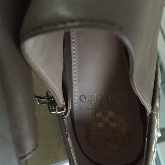 Vince Camuto shoe/sandal - Picture 3 of 3